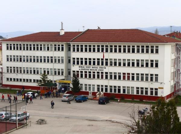 Mimar İzzet Baysal Mesleki ve Teknik Anadolu Lisesi Fotoğrafı
